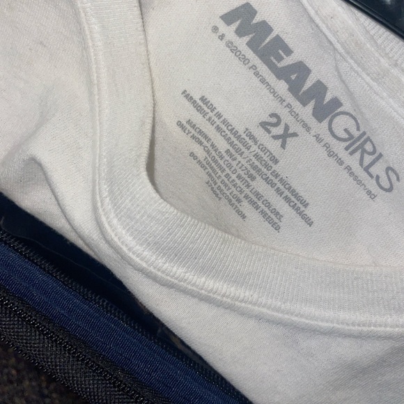 on wednesdays we wear pink graphic tee size 2x - Picture 4 of 4